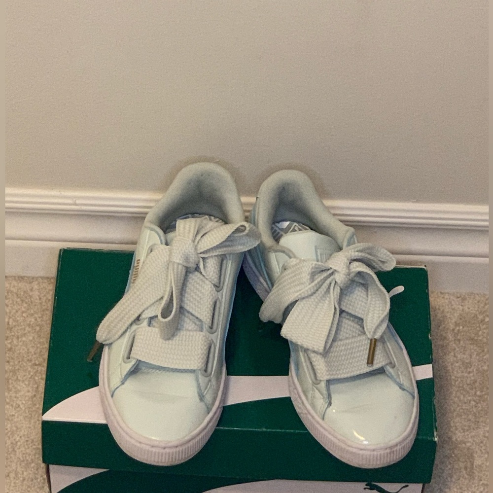 HARD TO FIND : PUMA BASKET HEART PATENT SIZE 6